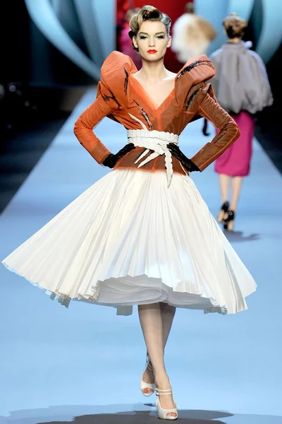 Look 12